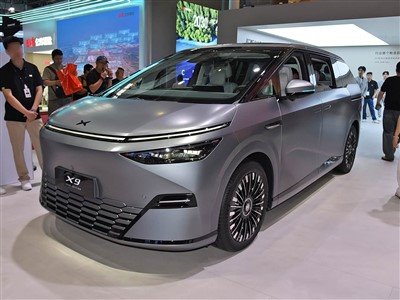 Xpeng X9 RHD BEV MPV